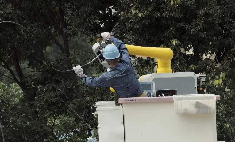 智驭未来，FANUC工业协作机器人引领电力新一轮变革